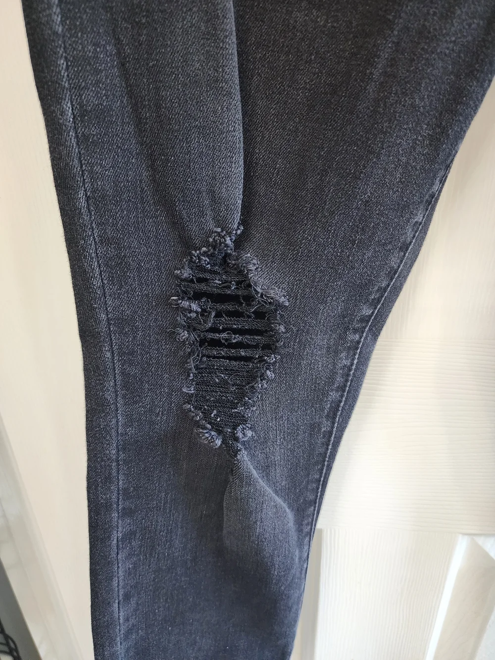 Pistola Black High-Rise Skinny Jeans with Knee Distress Size 28 Or Women's 6 - Picture 4 of 7